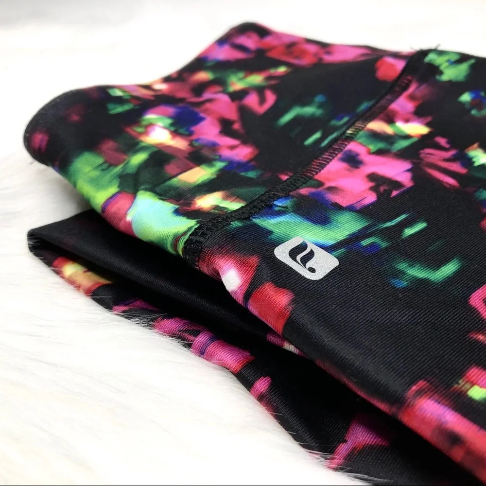 New FABLETICS Women’s Abstract Print Salar Capri Leggings Black Multicolor XXS - Picture 5 of 8